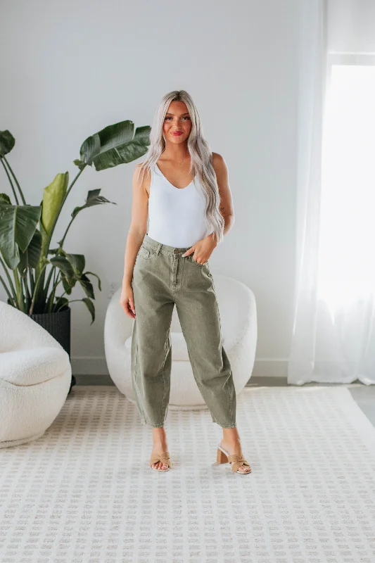 Women's High-Fashion Outfit Trent Barrel Pants