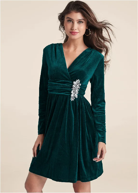 Affordable Luxury Women's Apparel Embellished Velvet Dress - Green